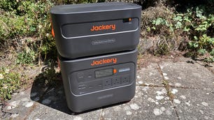 Ugreen PowerRoam 1200 with the included accessories